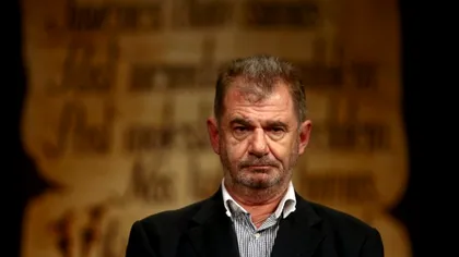 De ce s-a retras Florin Zamfirescu de pe scenă: „După 80 de ani, un actor joacă doar cu ajutorul căștilor din urechi” EXCLUSIV