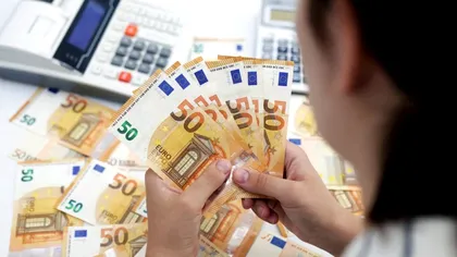 Salarii de 2.500 de euro pe lună, în România. Domeniul în care angajaţii primesc bani frumoşi, au şi bonusuri