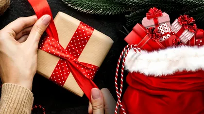 Trucuri ca să împachetezi frumos cadourile de Crăciun. Detalii la care trebuie să fii atent
