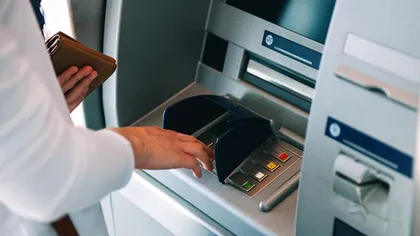 Gestul unui client la bancomat: s-a dezbrăcat complet și a început să se certe cu personalul băncii în urma deciziei Guvernului nigerian