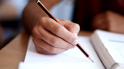 Profesoara condamnată la închisoare pentru că a arătat elevilor cum să trişeze la examene. Sistemul conceput a atras imediat atenţia poliţiştilor