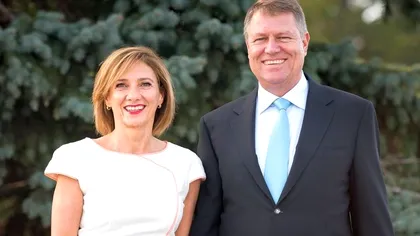 Gafa făcută de Carmen Iohannis în Emiratele Arabe. Obiectul vestimentar care nu avea ce căuta pe Prima Doamnă a României. Foto