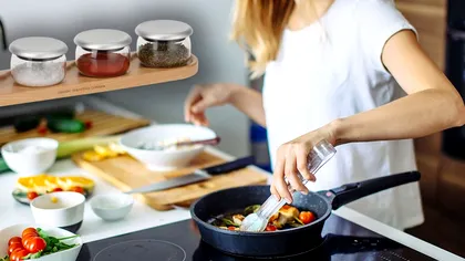 Ingredientul care trebuie adăugat în mâncare. Mulți îl ignoră, dar are beneficii nebănuite