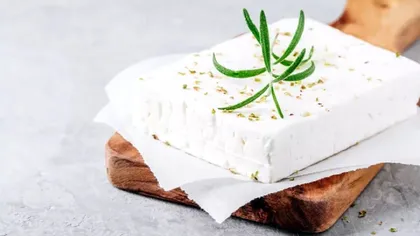 Trucul pentru a desăra brânza fără să i se schimbe gustul. Amestecul în care trebuie să o ții câteva ore