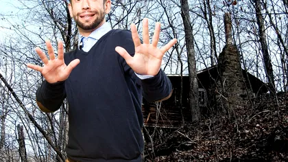 A găsit o casă dărăpănată într-o pădure şi a intrat în ea. Ce a găsit acolo este incredibil, nici el nu se aştepta la aşa ceva