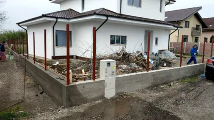 Ce trebuie să faci înainte de a ridica un gard. Detaliul care îţi poate aduce amenzi uriaşe, puţini români ştiu de lege