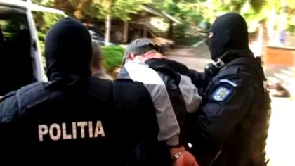 Imagini halucinante pe o stradă din București. Un tânăr a fost urmărit și lovit cu bestialitate de patru indivizi necunoscuți. Care a fost motivul