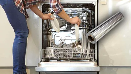 A pus folie de aluminiu în mașina de spălat vase și a descoperit un truc genial. Sigur o să-l încerci și tu