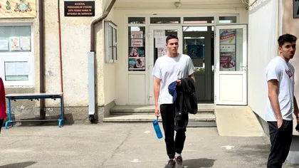 David Popovici, primit ca un superstar în Vălenii de Munte, orașul unde susține examenul de bacalaureat. „O va depăși pe Nadia”