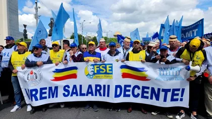 Fluturașul unui profesor din România, extrem de rușinos pentru vremurile actuale. Un vânzător la mall sau un îngrijitor câștigă mult mai bine