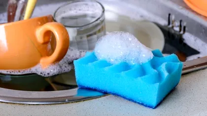 Cât de des trebuie schimbat buretele de vase. Greșeala pe care o fac  multe gospodine