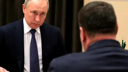 Ce s-a observat imediat la Vladimir Putin în timpul şedinţei de urgenţă cu şefii instituţiilor de forţă din Rusia. Ce a făcut liderul de la Kremlin