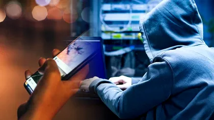 Românii, victimele unei noi fraude online. Ce să faci dacă primești SMS cu textul ”Ai un colet”, polițiștii trag un semnal de alarmă