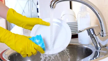 De ce să tai colțul buretelui de vase. Greșeala pe care ai făcut-o până acum și nu ți-ai dat seama