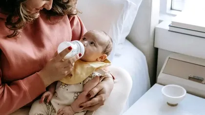 Românii pot pierde indemnizația pentru creșterea copilului. Regulile esențiale la care trebuie să fie atenți