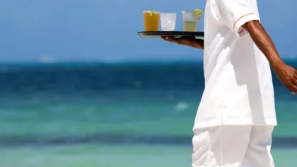 A plecat să muncească pe litoral, dar s-a întors în Bucureşti pe jos şi fără bani. Cum a fost păcălit un tânăr de un patron de restaurant