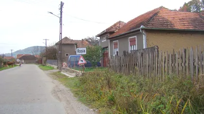 Satul din România cu un singur locuitor a fost cumpărat cu banii de pe un apartament. Cine a pus mâna pe sute de hectare și zeci de case
