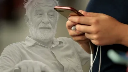 O tânără i-a trimis un SMS în fiecare zi tatălui său decedat. După 4 ani de zile a primit răspuns pe telefon de la un bărbat care-și pierduse fiica