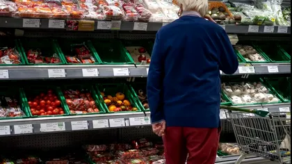 Cetățenii din Alba Iulia, încurajați să fure de către angajații unui supermarket. Mesajul neașteptat găsit de clienți la raft