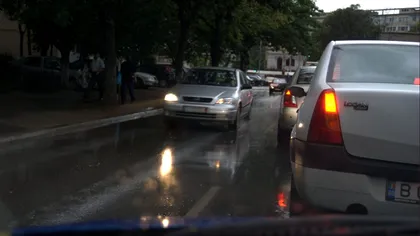 STB, anunț important pentru bucureșteni după codul galben de furtună din această dimineață. Liniile de tramvai și de autobuz blocate din cauza vremii rele.