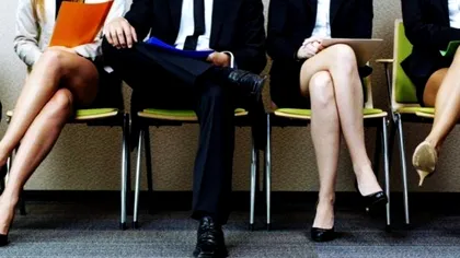 Ce se întâmplă când stai picior peste picior. Obiceiul care te poate costa scump