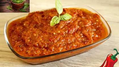 Ce pun gospodinele de la ţară în zacusca de vinete pentru a rezista bine peste iarnă. E reţetă veche