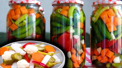 Secretul celor mai bune murături asortate la borcan. Ingredientul de aur care le menține crocante toată iarna