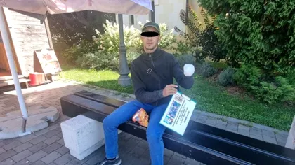 Cerșetor prins de polițiști cu un telefon în valoare de 1.000 euro. Cum înșela trecătorii pentru a primi bani