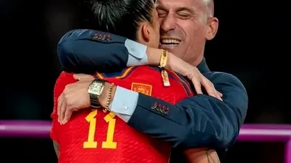 Critici dure la adresa președintelui Federației Spaniole de Fotbal. A refuzat să demisioneze după ce a sărutat o jucătoare pe gură: ”Trebuie să înceteze”