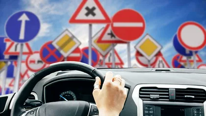 Indicatorul auto care bagă frica în şoferi. Cei mai mulţi habar nu au ce trebuie să facă atunci când îl văd