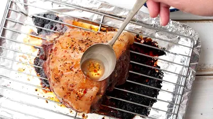 Ingredientul secret care trebuie presărat pe carnea de porc sau de pui. Va ieși cel mai gustos grătar