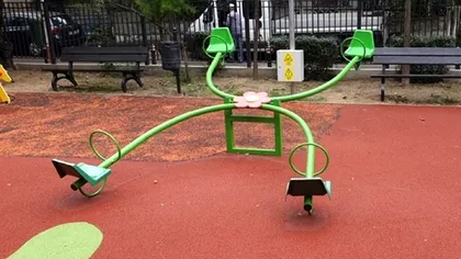 Care este pluralul cuvântului balansoar. Mii de români folosesc forma greșită