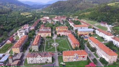 Oraşul din România care se stinge uşor. Era foarte important pe vremea lui Ceauşescu, acum devine o ruină