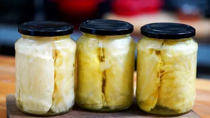 Ce să pui în borcanele cu foi de varză murată pentru sarmale. Ingredientele care le dau gustul perfect