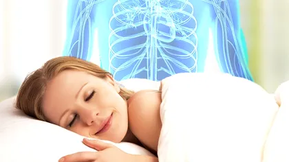 Ce se întâmplă în corpul tău atunci când dormi dezbrăcat. Specialiștii au dat răspunsul