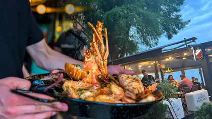 Taverna Racilor s-a redeschis! Pescobar, filmare alături de șeful ANPC: ”Crevetele este fericit”