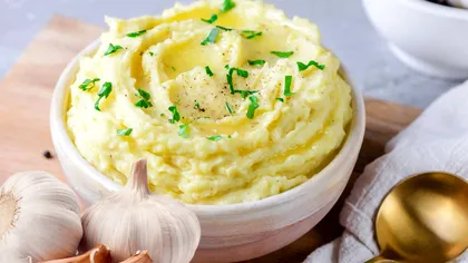 Uită de usturoiul pus în piureul de cartofi! Ingredientul simplu care îi dă o aromă şi mai bună, aşa fac bucătarii din Franţa