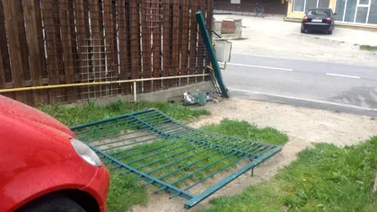 Ce trebuie să faci dacă vecinul ţi-a distrus gardul. Puţini români au habar de lege