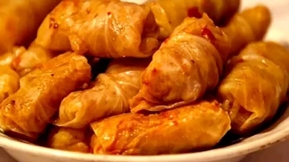 Ce se adaugă în apa în care se fierb sarmalele. Aşa vor ieşi mai pufoase ca niciodată şi nu se vor sfărâma