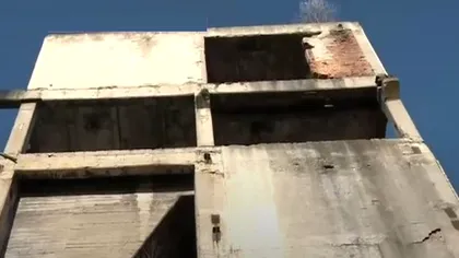 Cum a devenit o ruină fabrica de mătase de la Lupeni. De pe acoperișul ei, două adolescente s-au aruncat în gol, după ce au lăsat un bilet de adio