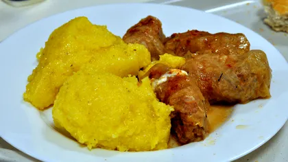 Câte linguri de ulei se pun la sarmale la un kilogram de carne de porc. Gustul va fi extraordinar