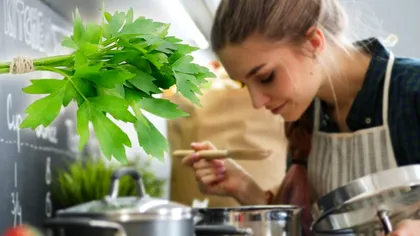 Cât leuştean se pune la ciorbă. Cantitatea e mai mică decât ştii, de asta iese puţin amară