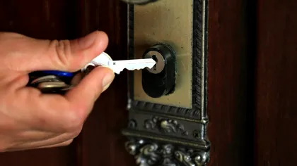 Dacă ușa casei tale are acest tip de cheie, e ca și cum ai lăsa-o deschisă. Verifică imediat