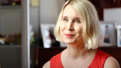 Femeia pe care o ascultă miliarde de oameni, dar nimeni nu știa cine e și cum arată. Și tu ai fost atent la ea, fără să-ți dai seama