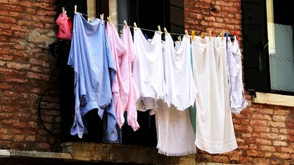 Cum usuci hainele fără uscător chiar şi pe ninsoare sau ploaie. O gospodină a dezvăluit trucul ei