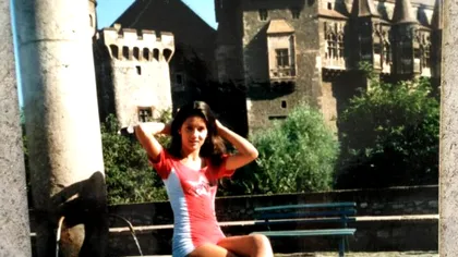 Adolescenta din imagine este acum una dintre cele mai apreciate știriste. O recunoști?