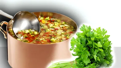 Când se pune pătrunjelul în ciorbă, de fapt. Mulţi îl adaugă în farfurie, dar e greşit