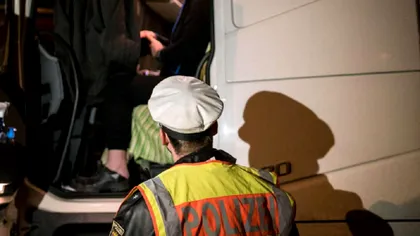 Ce a putut să ascundă un șofer român de TIR într-o pâine. Și polițiștii au fost șocați