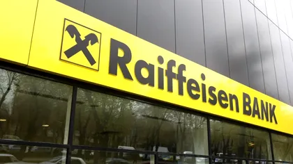 Anunţ pentru clienţii Raiffeisen. Cine primeşte bani înapoi de la bancă