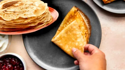 Cum faci cele mai pufoase clătite de post. Ingredientele secrete pe care să le adaugi în aluat, ies delicioase